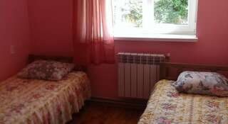 Гостиница Гостевой дом Дикая Роза Севастополь Бюджетный двухместный номер с 1 кроватью или 2 отдельными кроватями-5